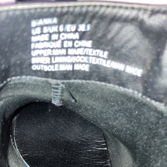 Women’s JustFab 2” Black Booties with Snake Texture Size 8.5 - Picture 5 of 5